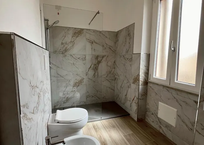 The Crown Konukevi Alghero